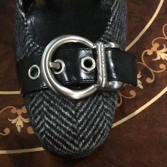 Burberry Herringbone Tweed Leather Silver Buckle Black/White Authentic Heels - Picture 4 of 12
